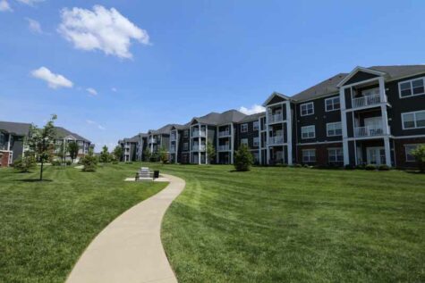 Landscaping and outdoor walking paths at Kendal on Taylorsville.