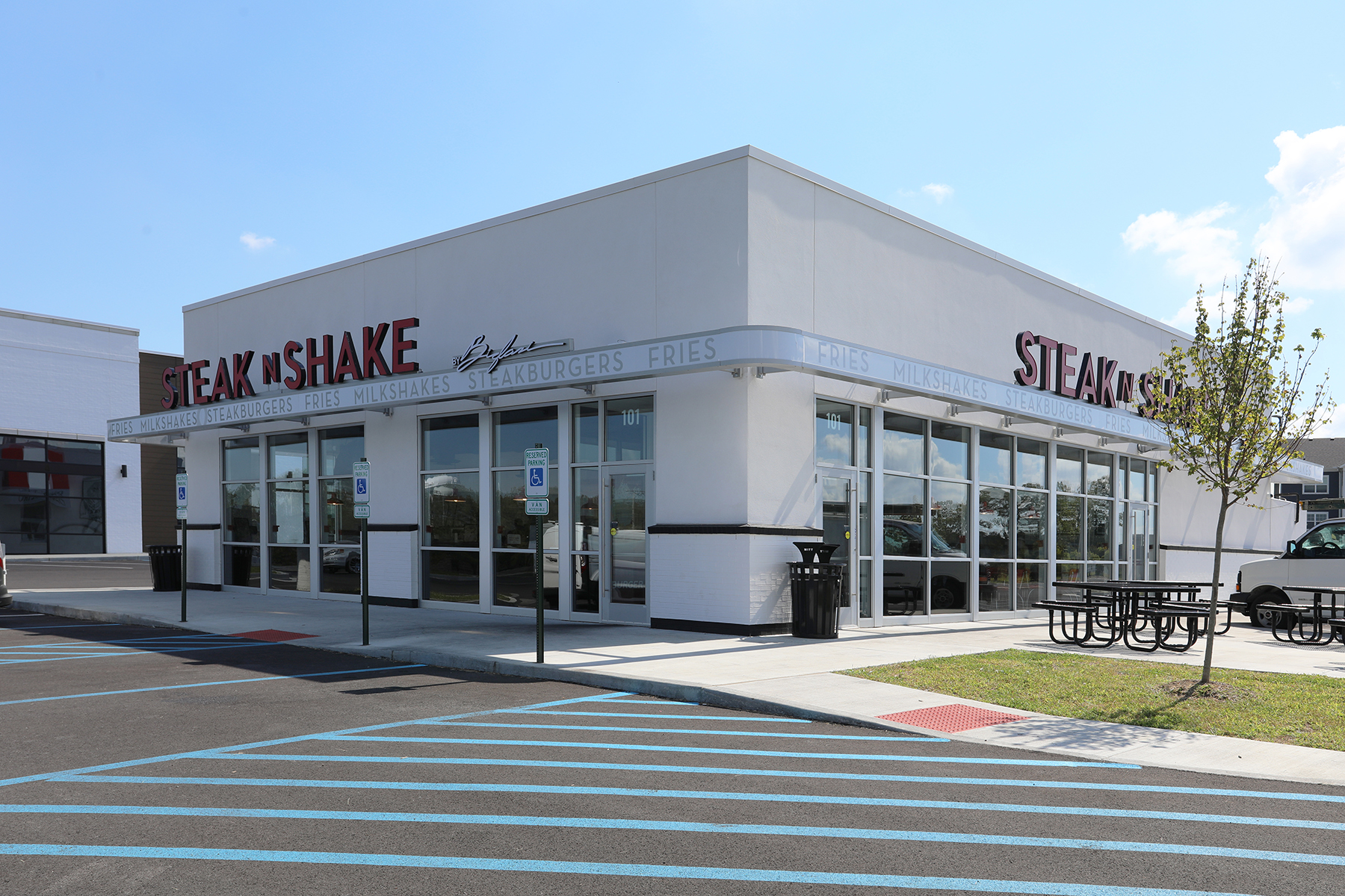 Steak and Shake restaurant building.