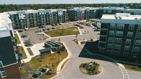 An aerial view of the Rialto Hurstbourne Apartments and their spacious parking lot.