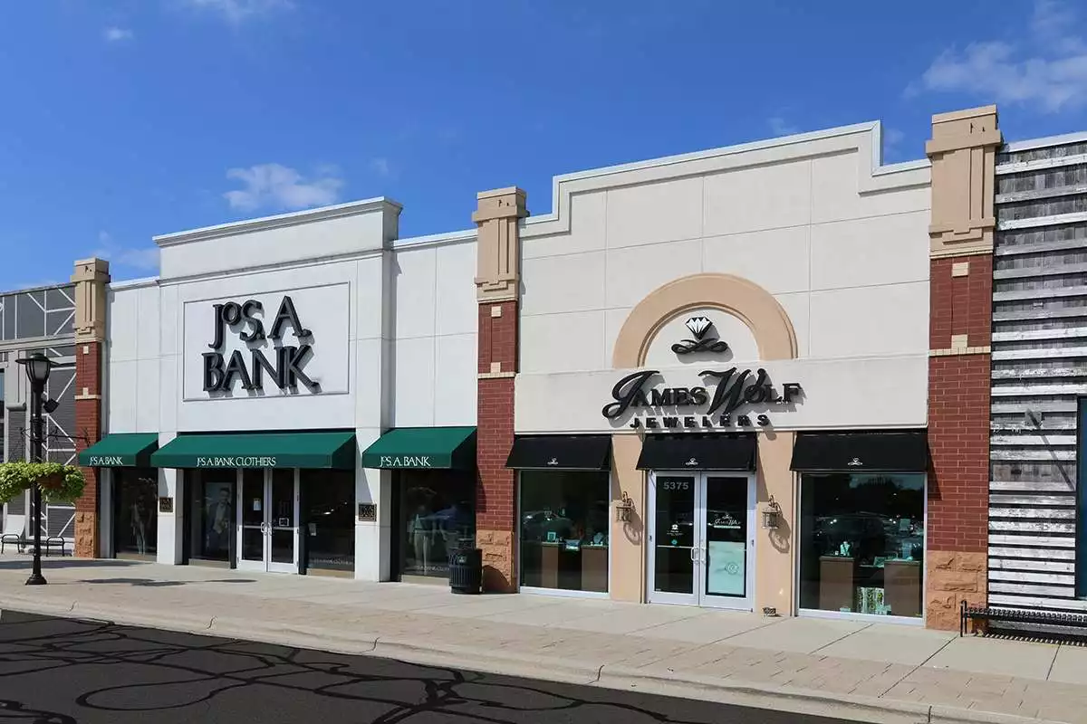 A small strip mall featuring a boutique and small jewelry store.