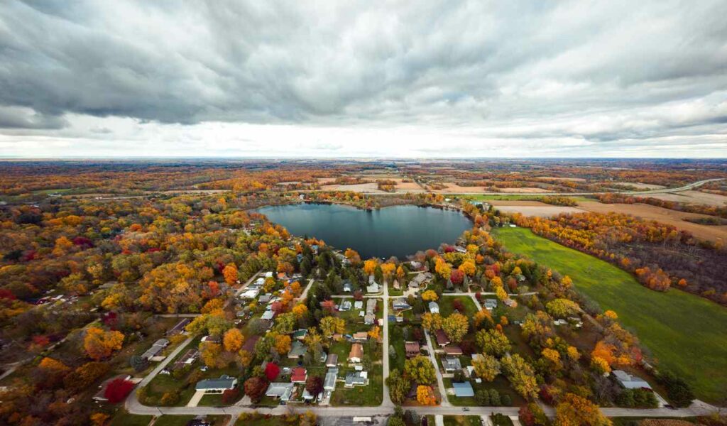 A fall picture of the lake and surrounding neighborhoods in Fishers Indiana