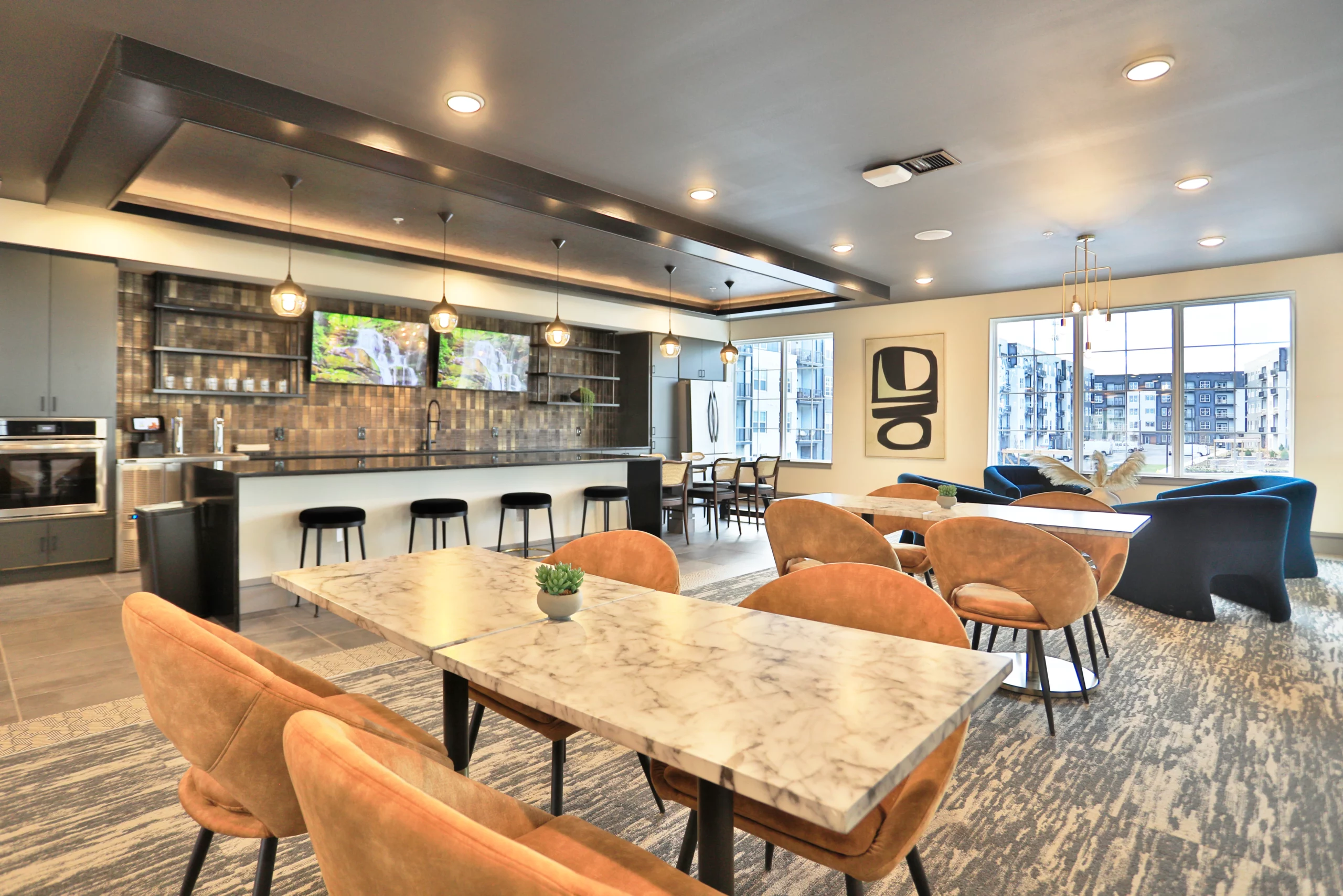 Wide view of the Lounge at Graphite Oakley in Cincinnati, OH