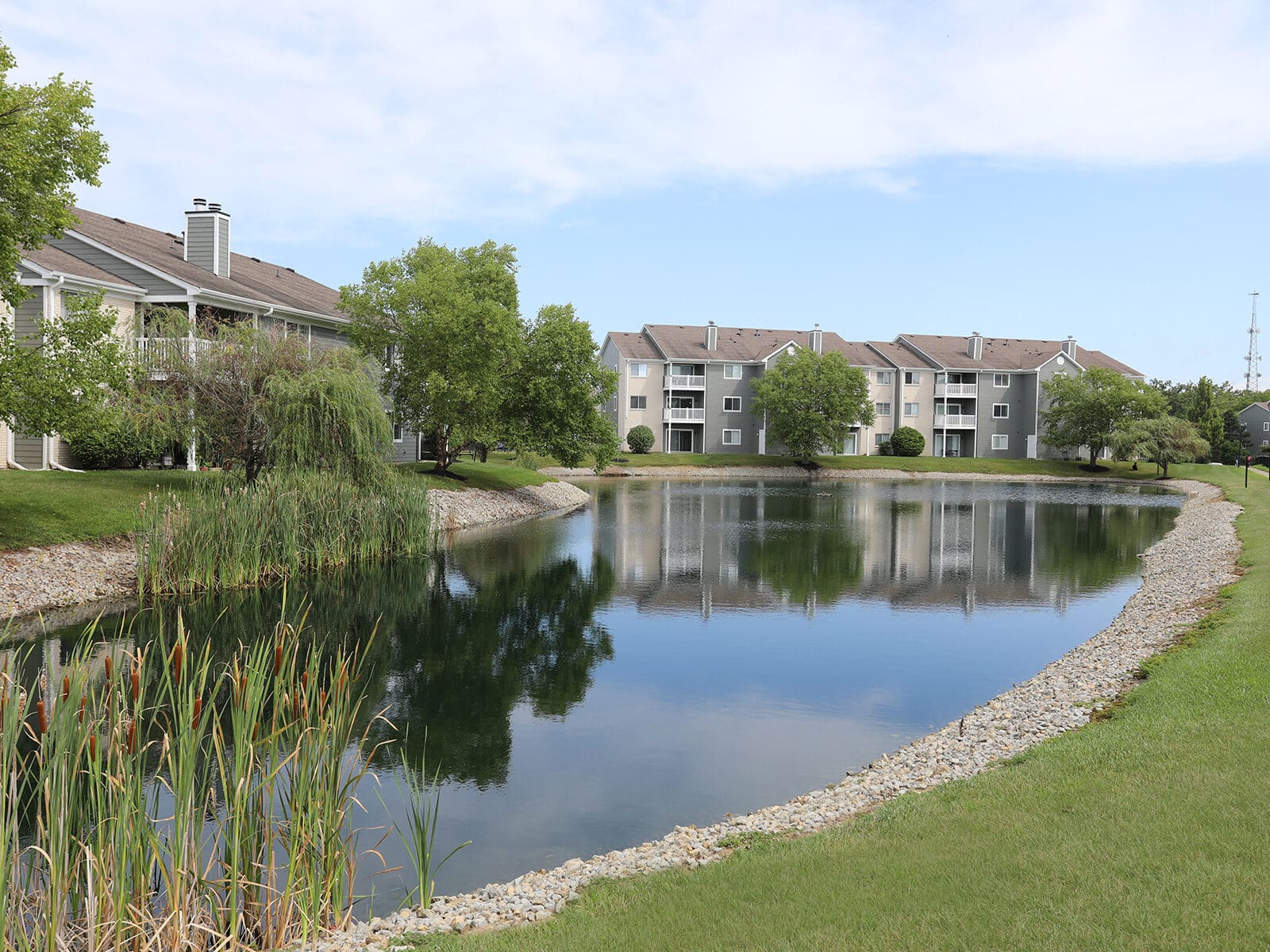 Island Club Apartments Pond View