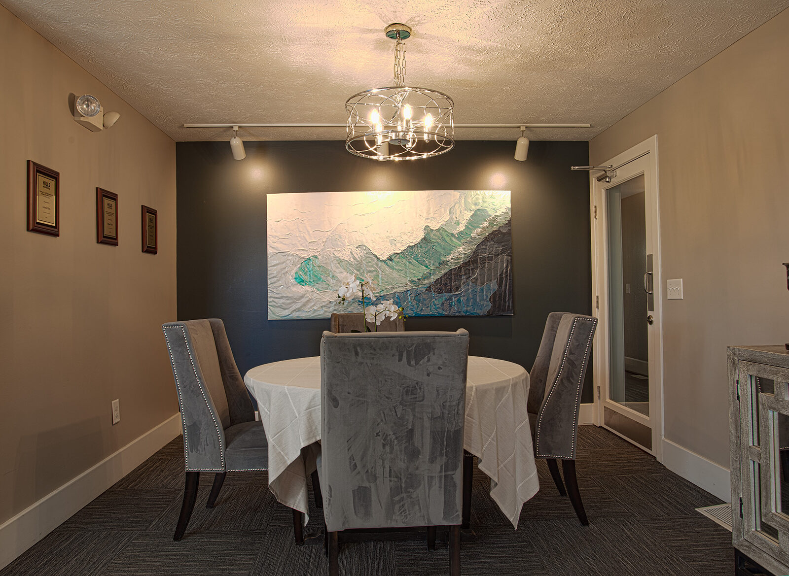 Resident clubhouse at Island Club Apartments in Deerfield Township, Ohio, designed for community events, casual gatherings, and everyday enjoyment.